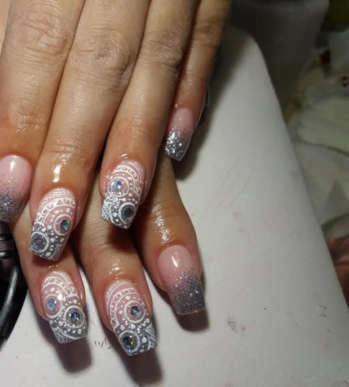 Pormenor de nail art em detalhe, trabalho de Rita Campos